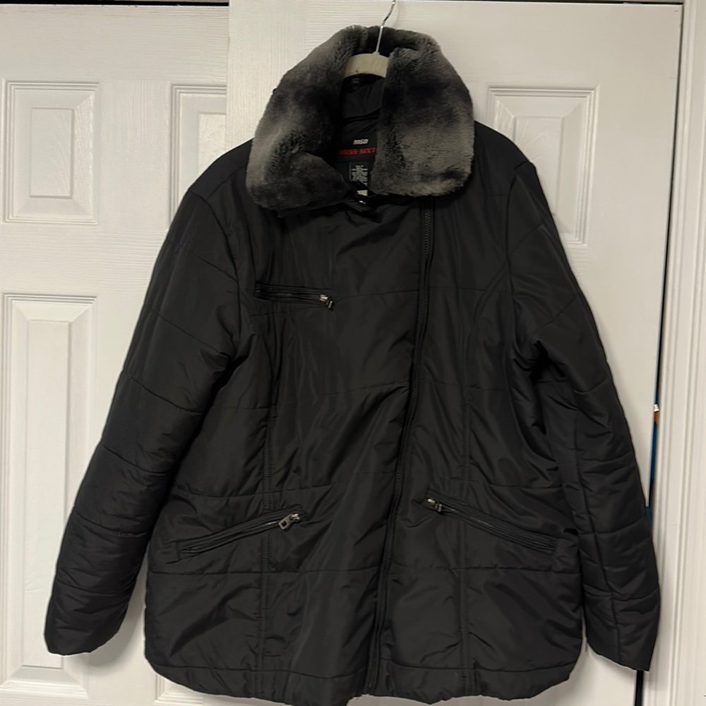 M60 Miss Sixty polyester jacket. Perfect for the fall. Removal soft faux collar.